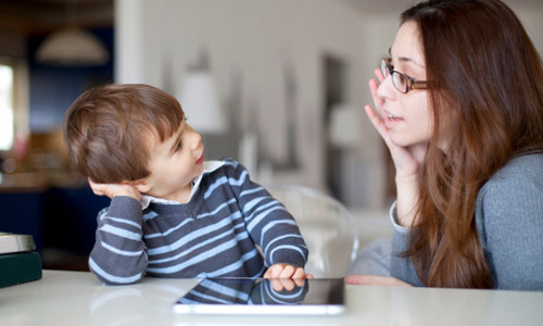 Trẻ bị rối loạn chú ý dễ nổi nóng thiếu tập trung cha mẹ cần phải làm gì