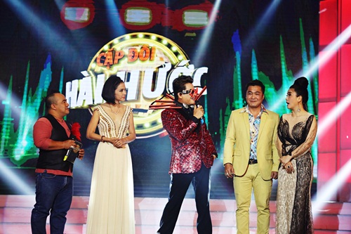 Việt Trinh - Lý Hùng - Kiều Oanh bị lép vế vì Thanh Bạch amp;#34;gây choángamp;#34; trên sân khấu - 5