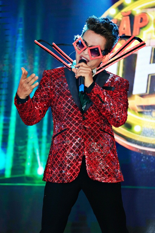 Việt Trinh - Lý Hùng - Kiều Oanh bị lép vế vì Thanh Bạch amp;#34;gây choángamp;#34; trên sân khấu - 3