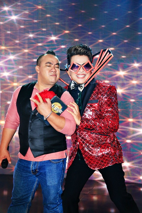 Việt Trinh - Lý Hùng - Kiều Oanh bị lép vế vì Thanh Bạch amp;#34;gây choángamp;#34; trên sân khấu - 7