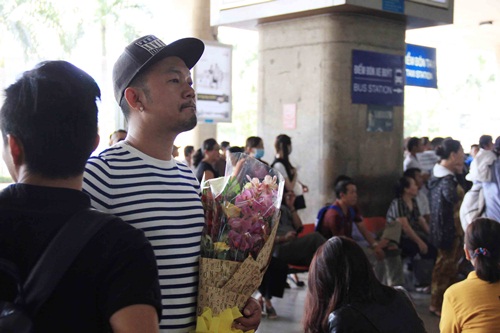 Bạn trai amp;#34;giấu mặtamp;#34; lâu nay của Thanh Thảo chính thức lộ diện, hộ tống cô về nước - 12