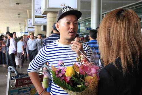 Bạn trai amp;#34;giấu mặtamp;#34; lâu nay của Thanh Thảo chính thức lộ diện, hộ tống cô về nước - 15