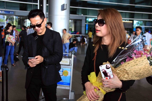 Bạn trai amp;#34;giấu mặtamp;#34; lâu nay của Thanh Thảo chính thức lộ diện, hộ tống cô về nước - 3