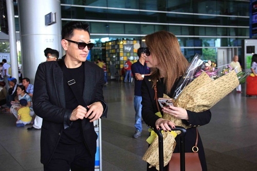 Bạn trai amp;#34;giấu mặtamp;#34; lâu nay của Thanh Thảo chính thức lộ diện, hộ tống cô về nước - 5