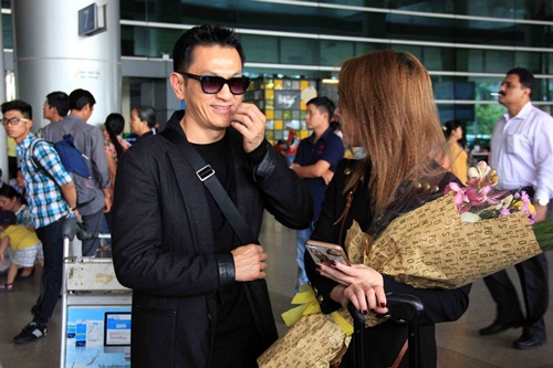 Bạn trai amp;#34;giấu mặtamp;#34; lâu nay của Thanh Thảo chính thức lộ diện, hộ tống cô về nước - 6