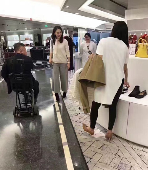 Hy sinh cuộc đời lấy đại gia tàn tật, Lê Tư được hưởng cuộc sống giàu sang - 2