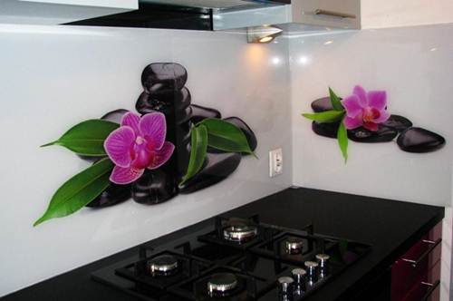 Thay sơn tường phòng bếp bằng gạch hoa văn độc lạ và đón nhận bất ngờ