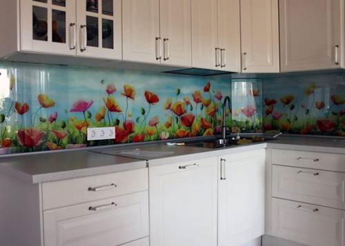 Thay sơn tường phòng bếp bằng gạch hoa văn độc lạ và đón nhận bất ngờ