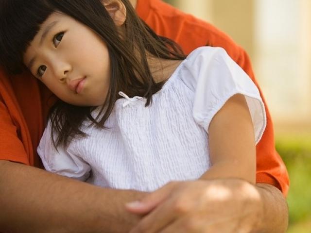 Trẻ tự kỷ có phản ứng với người xung quanh như thế nào?
