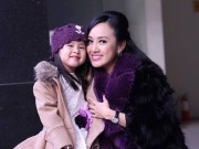 Thời trang - Thời trang giản dị mà đẹp miễn chê của mẹ con BTV Hoài Anh