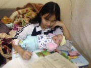 Tin tức - Sự thật bức ảnh nữ sinh trung học vừa trông con vừa học bài bị dân mạng chê hư hỏng