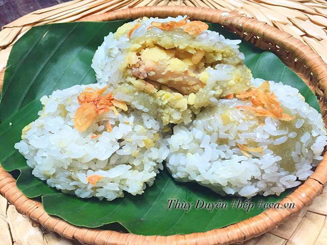 Bữa sáng tuyệt ngon với xôi khúc nóng hổi, béo ngậy