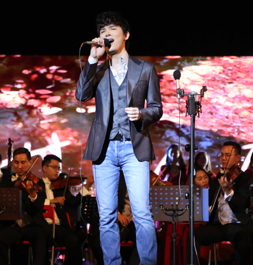 Nathan Lee hạnh phúc vì lần đầu được mẹ hộ tống đi diễn - 7