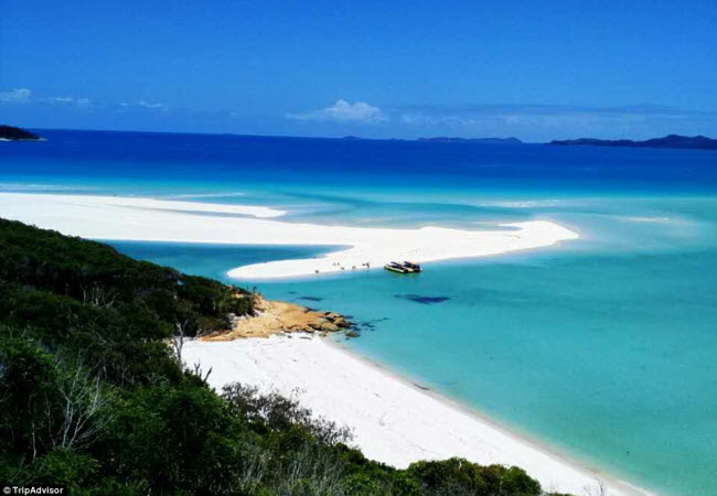 Bãi biển Whitehaven trên đảo Whitsunday ở ngoài khơi Australia luôn nằm trong danh sách những bãi biển đẹp nhất thế giới nhiều năm qua.
