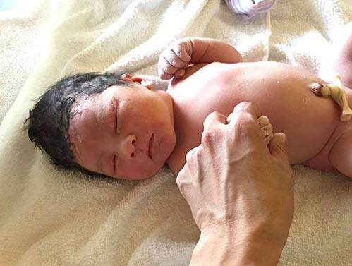 Bà xã Đan Trường vừa sinh con trai đầu lòng nặng 3,5kg tại Mỹ - 2