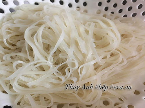Mì Chũ xào thịt bò nấm đơn giản mà ngon - 5