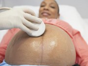 Bà bầu - Không chỉ nhào lộn, thai nhi còn làm nhiều “trò” rất hay trong bụng mẹ