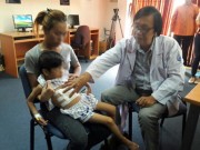 Sức khỏe - Kỳ lạ: Bé gái suýt chết vì mắc hội chứng thích ăn tóc