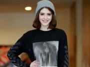 Thời trang - Thời trang sao Việt xấu: Mẫu Tây Andrea bị chỉ trích dữ dội vì mặc áo in hình nhạy cảm