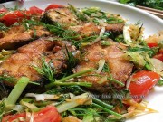 Bếp Eva - Lạ miệng với cá chiên xào dưa bắp cải chua