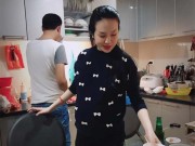 Làng sao - Sao Việt 24h qua: Vợ Tuấn Hưng vác bụng bầu vượt mặt chuẩn bị đồ nhậu cho chồng