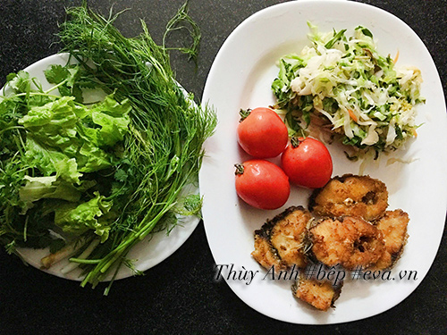 Lạ miệng với cá chiên xào dưa bắp cải chua - 1