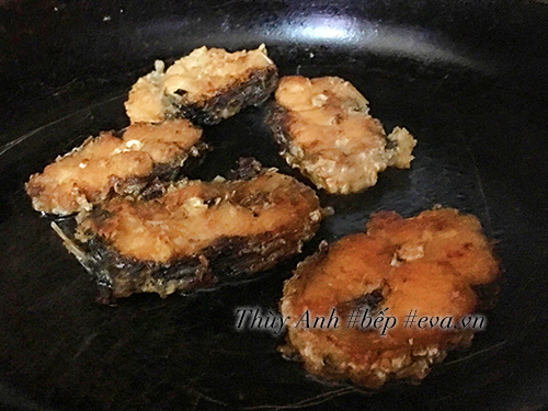 Lạ miệng với cá chiên xào dưa bắp cải chua - 4