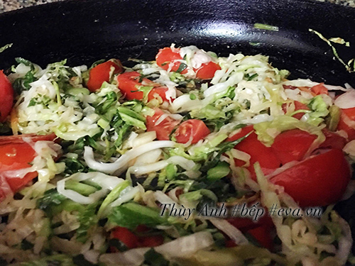 Lạ miệng với cá chiên xào dưa bắp cải chua - 5