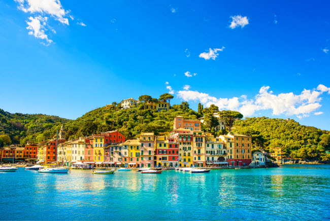 Portofino, Italia (Beyoncé & Jay Z): Bạn có thể thấy Cher, Vanessa Hufgens, Elton John, , Beyonce, Mariah Carey,…khi tới Portofino, một trong địa điểm du lịch hấp dẫn nhất châu Âu. Ngôi làng nhỏ này nằm cạnh biển và có phong cảnh tuyệt đẹp.
