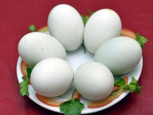 Bạn đã tìm mọi cách mà không tăng cân thì hãy thử dùng trứng vịt lộn như thế này xem