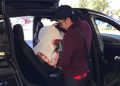 Đan Trường hạnh phúc đón vợ và con trai đầu lòng xuất viện về nhà - 3