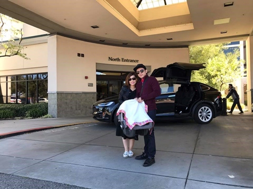 Đan Trường hạnh phúc đón vợ và con trai đầu lòng xuất viện về nhà - 4