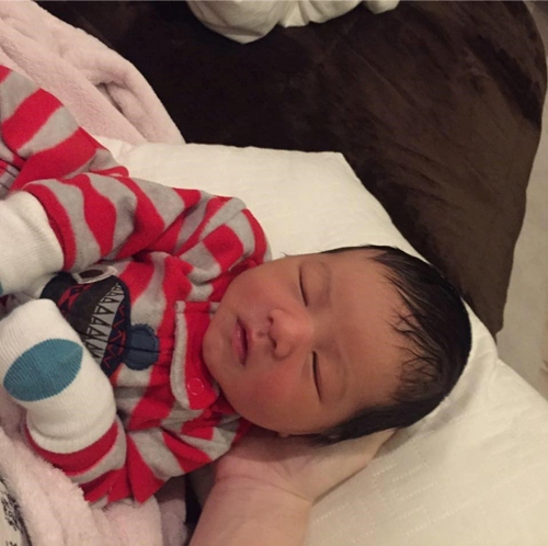 Đan Trường hạnh phúc đón vợ và con trai đầu lòng xuất viện về nhà - 5