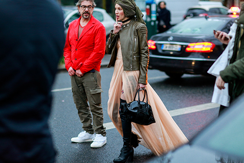 Mặc trời mưa street style ở paris fashion week vẫn đẹp rộn ràng