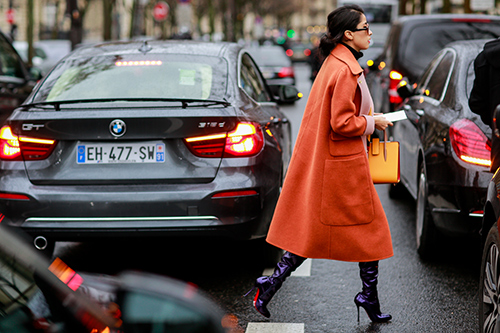 Mặc trời mưa street style ở paris fashion week vẫn đẹp rộn ràng