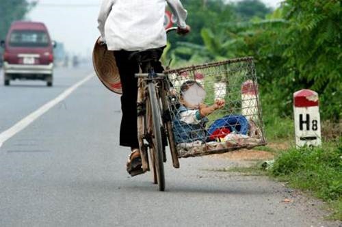 Những sáng tạo của bố mẹ Việt khi chăm con khiến người Tây amp;#34;ngả nónamp;#34; - 8