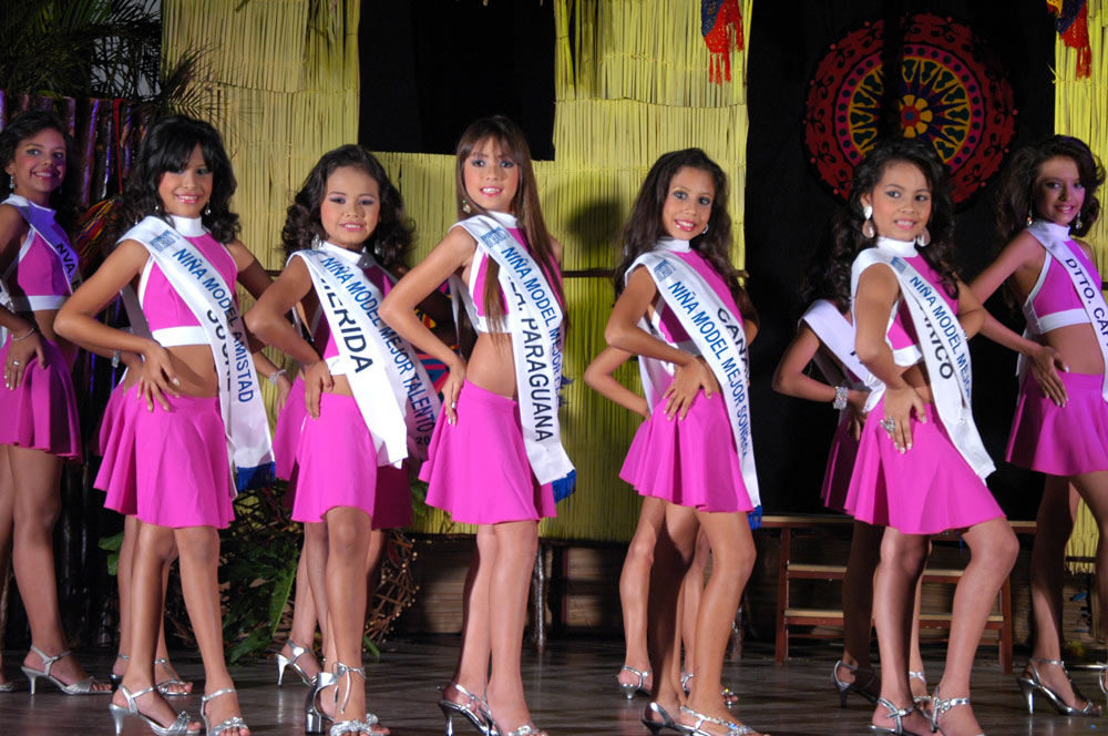 Tròn mắt trước phần thi bikini của thí sinh hoa hậu nhí venezuela
