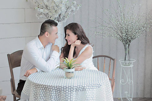 Sau 1 năm kết hôn, Thúy Diễm hạnh phúc vì Lương Thế Thành đã hết vô tâm - 1