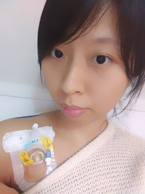 Thiếu chú rể, cô gái ung thư giai đoạn cuối vẫn quyết định làm cô dâu một mình - 1