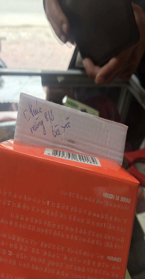 Đâu cần mỹ phẩm đắt tiền, món quà này chồng tặng vợ cũng khiến bao người ghen tỵ - 2