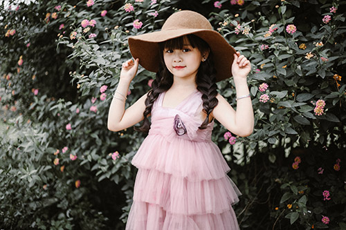 amp;#34;Hotgirl tiểu họcamp;#34; từng diện đồng phục “ngắn cũn” gây tranh cãi khoe ảnh mới tựa thiếu nữ - 4