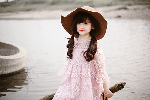 amp;#34;Hotgirl tiểu họcamp;#34; từng diện đồng phục “ngắn cũn” gây tranh cãi khoe ảnh mới tựa thiếu nữ - 8