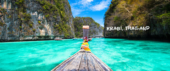 Là một trong những tỉnh phía Nam của Thái Lan, Krabi nằm dọc theo bờ biển Andaman và cách Bangkok 814 km. Krabi khá thanh bình, yên ả thích hợp cho những du khách muốn tìm kiếm cho mình nơi ngắm bờ biển dài với bãi cát trắng mịn, nước trong xanh hay thong dong dạo bước ngắm hoàng hôn rực rỡ.

