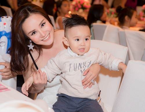 Những tiểu công chúa, hoàng tử nhí trong showbiz Việt còn amp;#34;hotamp;#34; hơn cả bố mẹ - 19