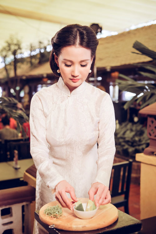 HH Sương Đặng bay nửa vòng trái đất về đóng MV xẩm ca ngợi món ngon Hà Nội - 8