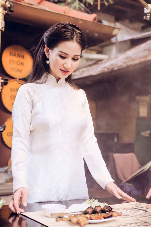 HH Sương Đặng bay nửa vòng trái đất về đóng MV xẩm ca ngợi món ngon Hà Nội - 10