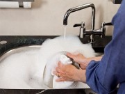 Nhà đẹp - Rửa bát mà có thói quen "chết người" này thì chỉ có rước bệnh vào người