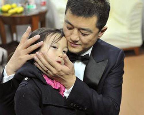 Cách chăm con bị bệnh tật của hai amp;#34;ông bố quốc dânamp;#34; khiến ai cũng nghẹn ngào - 8