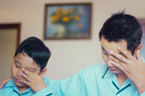 Vợ Hoàng Bách hạnh phúc bên chồng và con trai sau thời gian dài xa cách - 1