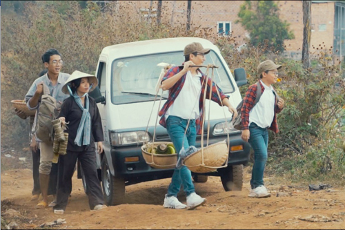 Vợ Hoàng Bách hạnh phúc bên chồng và con trai sau thời gian dài xa cách - 7